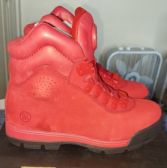 Sumikko Game Changer Boots - Picture 3 of 3